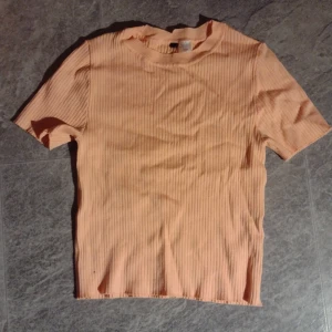 Tröja - Aldrig använt, fick i present och den passade inte min stil. Nyskick Strlk xs