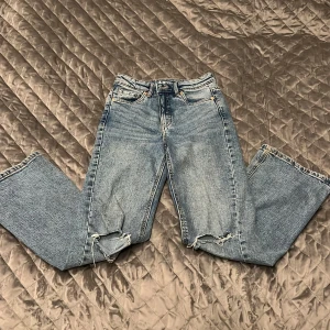 Jeans - Jätte fina jeans från Kappahl. Säljer pga kommer inte till användning. Köptes i somras. Använt ca 5-6 gånger .