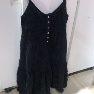 Kort klänning  - Svart fin kort klänning 