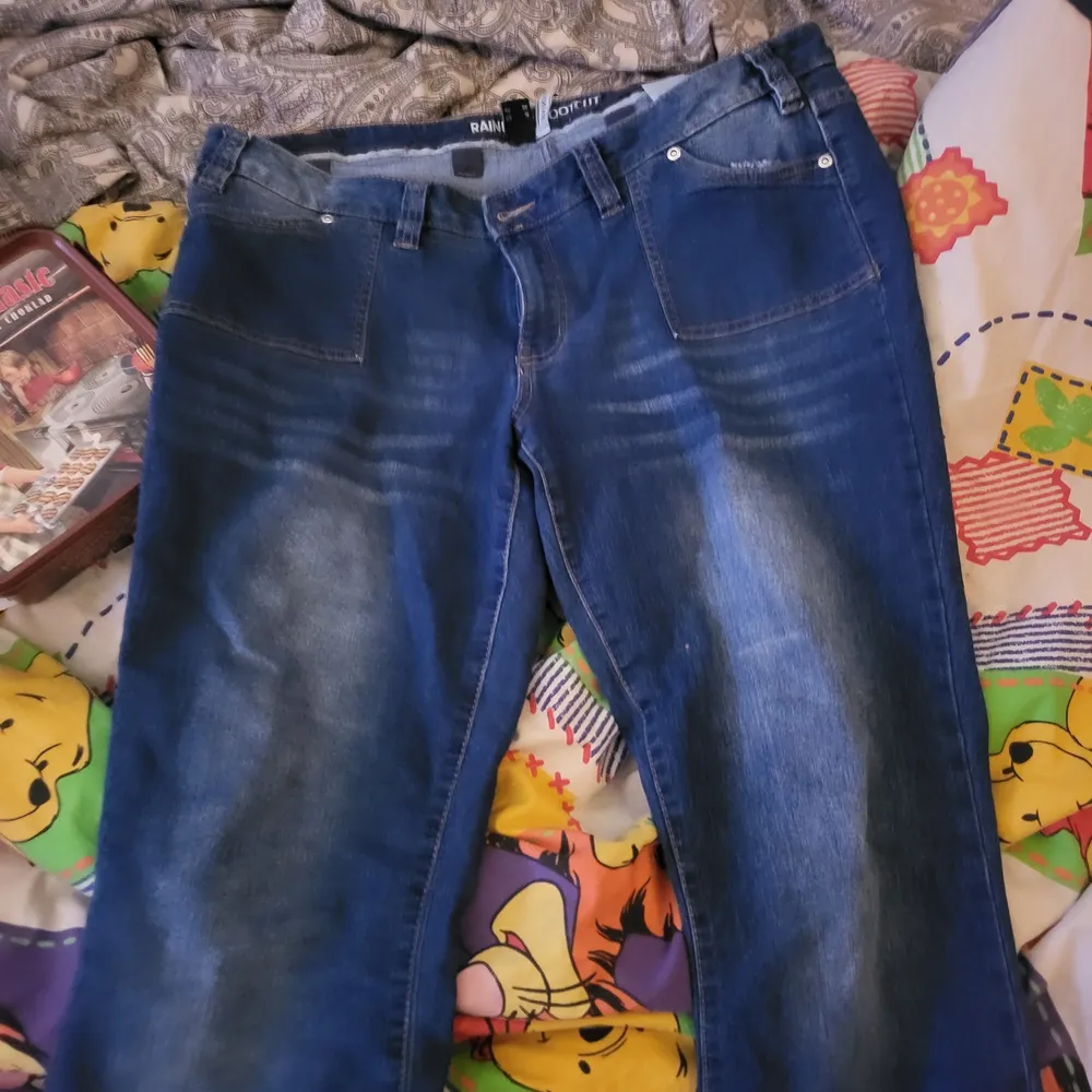 Snygga boot out( utsvängda nertill) jeans från bonprix. Snygga och sköna att ha på sig. Jeans & Byxor.