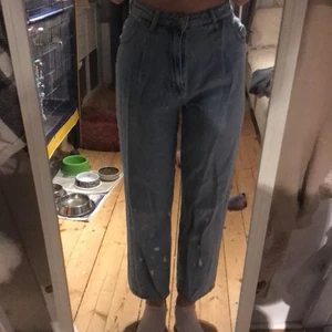 Jeans! - Jättefina jeans men dom var lite för korta på mig och jag är nästan 170. 