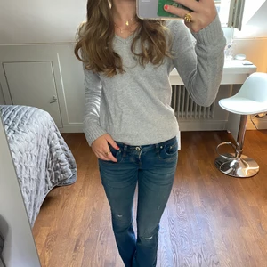 V ringad tröja från Vero Moda  - Säljer för 200 kr Så snygg tröja från vero Moda. Perfekt till hösten. Kontakta för mer bilder och info❤️