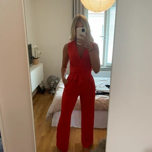Jumpsuit - Jumpsuit från mango, riktigt riktigt snygg!! Så skönt material och stretchig. Knyter i midjan 💕💕