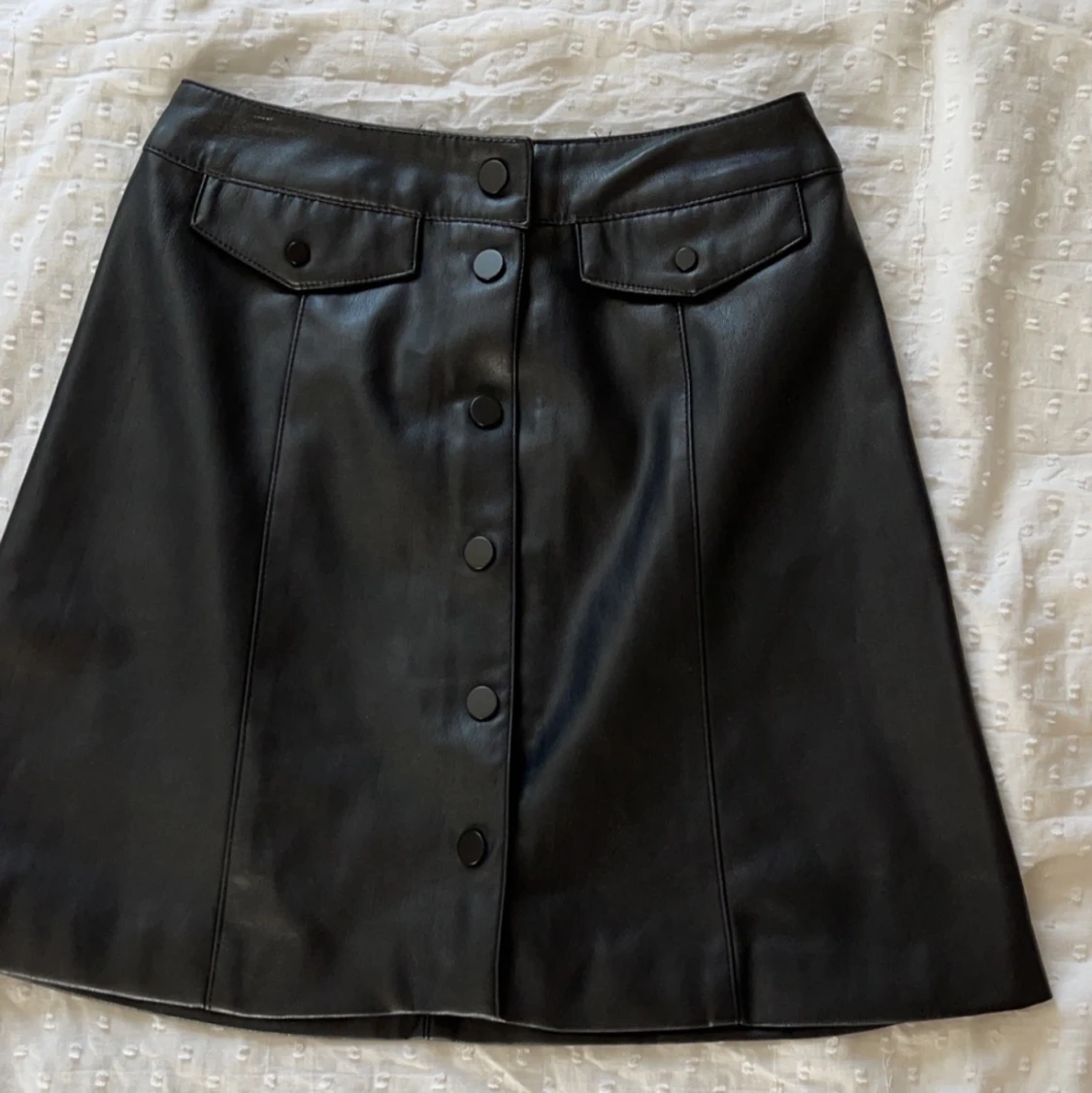 Skinnkjol med knappar - 90