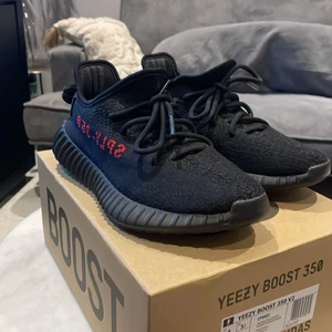 Yeezy boost 350  - Säljer nu mina yeezy boost från restocks 100% äkta kostar typ 3700 till 4000 där men säljer dom för dom är för små för mig 