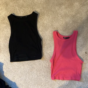 Zara toppar 2 st i sett - Två stycken zara toppar i storlek M och S. Topparna är använda ett par gånger men är i mestadels bra skick. Priset är för båda två så du får båda för priset som är satt.  