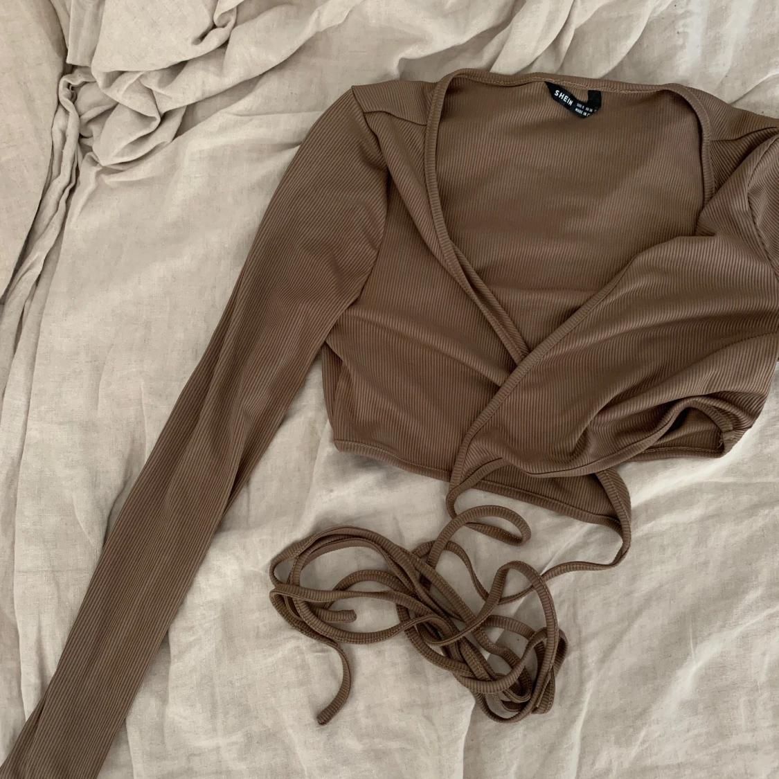 Ribbad brun topp - 90