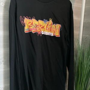 BERLIN LOONGSLEEVE - Storlek S BRA SKICK ALDRIG ANVÄND VID FRÅGOR HÖR AV ER!