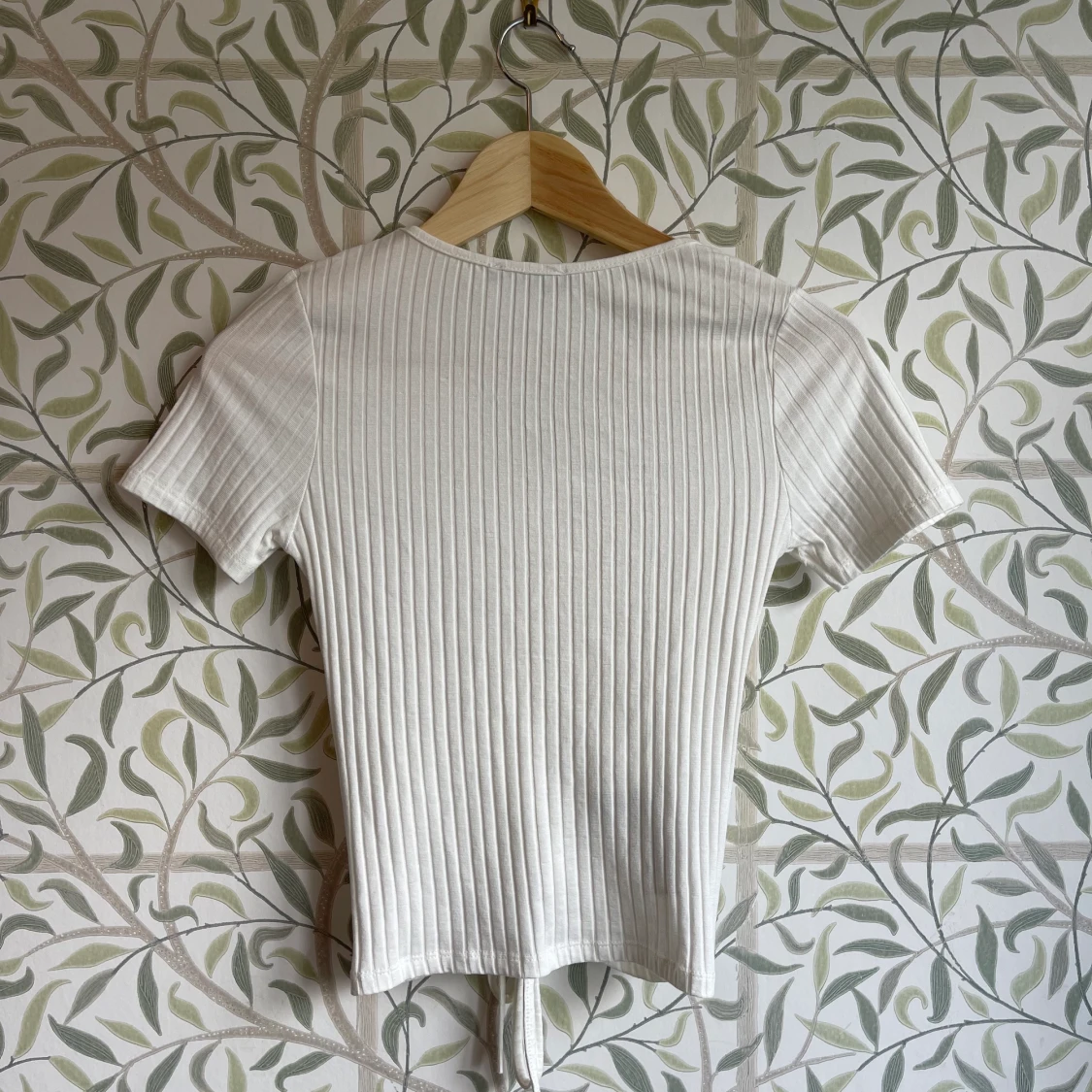 Vit T-shirt med åtdragbara snören - 90