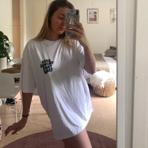 Oversized tshirt  - GOOD THINGS TAKE TIME🫶🏼 Storlek 38. Frakt diskuteras vid intresse