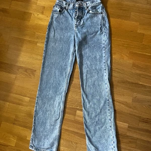 jeans - säljer mina straight leg jeans då jag inte använder dom längre! 