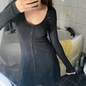 Body dress - Så fin, sydd för att framhäva höfterna vilket den verkligen gör. 