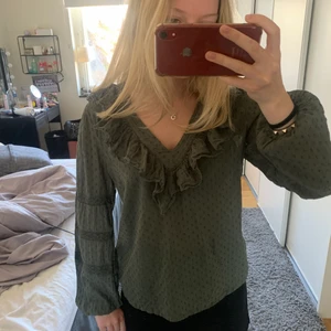 Grön blus - Jättefin blus som passar perfekt nu på sommaren!🔥