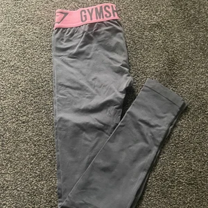 Gymshark thights - Säljer dessa Gymshark thighs i bra skick. Superbekväma och fina! Köparen står för frakten! Storlek s men passar även mig dom har medium