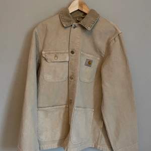 Säljer denhär skitsnygga Carhartt jackan i Storlek M. Den är som gott som nyskick och kvitto + tag finns.