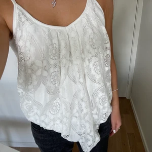 Spets linne - Fint spets linne knappt använt, köparen står för frakten på 49kr 