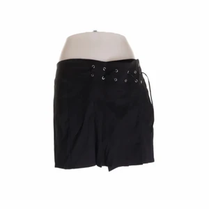 Svart kjol med snörning  - Aldrig använd av mig, köpt på sellpy.