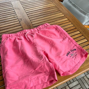 Badbyxor - Polo Club Saint Vincent!   Fräscha badbrallor i nyskick (ej använda) storleken är medium. Fick dessa i present, kunde ej använda dem då jag har large!   180 SEK inklusive frakt!  Alltså frakt ingår i priset. 