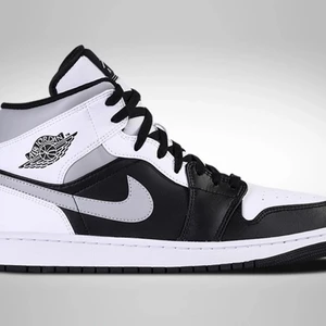 Söker stl 38-39 - Söker ett par Jordan i white shadow 