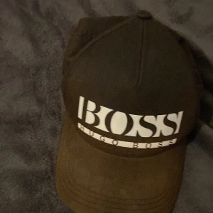 Hugo Boss Keps - Köptes för en månad sedan. det finns ej någon skada eller smuts. Säljer för 200