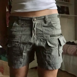 Cargoshorts - Militärgröna cardigoshorts☮️