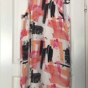 Klänning - Klänning i fint skick från tiger of sweden. 