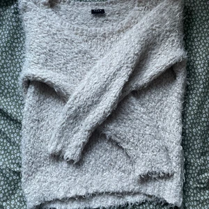 Sjukt gosig tröja! - Jättefin jättepositivt tröja! Går lika bra att sova i som att ha ut en fin sommarkväll! ❤️