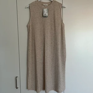 H&M Mama tunika beige ny med lappen kvar - Helt oanvänd inte ens provad, är från sov avdelning.