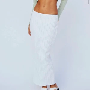 SNDYS KJOL BAHA - SÖKER!!!! Den vita Baha kjolen från SNDYS i storlek S eventuellt M💗💗💗💗