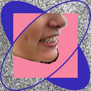 TOOTHGEMS - Vill du också ha ett EXTRA glittrigt leende? Skriv till mig på @toothfairy040 på Instagram. Fixar toothgems med äkta swarovski och 18k guld!!! Är certifierad av tandtekniker. 