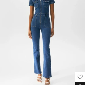 INTRESSEKOLL💗 - Tänkte kolla om någon var intresserad av att köpa min jumpsuit från pull&bear i strl S💗 fortfarande osäker om jag ska sälja den eller inte💗 