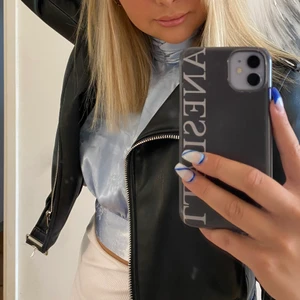 Skinnjacka  - Säljer nu min skinnjacka från zara då den inte används, använd vid max 2 tillfällen så är i nyckick 🌟