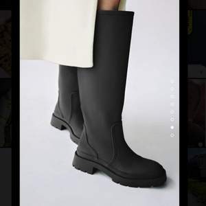 helt oanvända svarta boots från zara, slutsålda på hemsidan!❤️ (pris är inklusive frakt!)