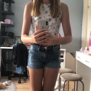 Shorts - säljer detta par shorts då de är för små för mig. Om fler bilder önskas får ni gärna skriva privat till mig❤️