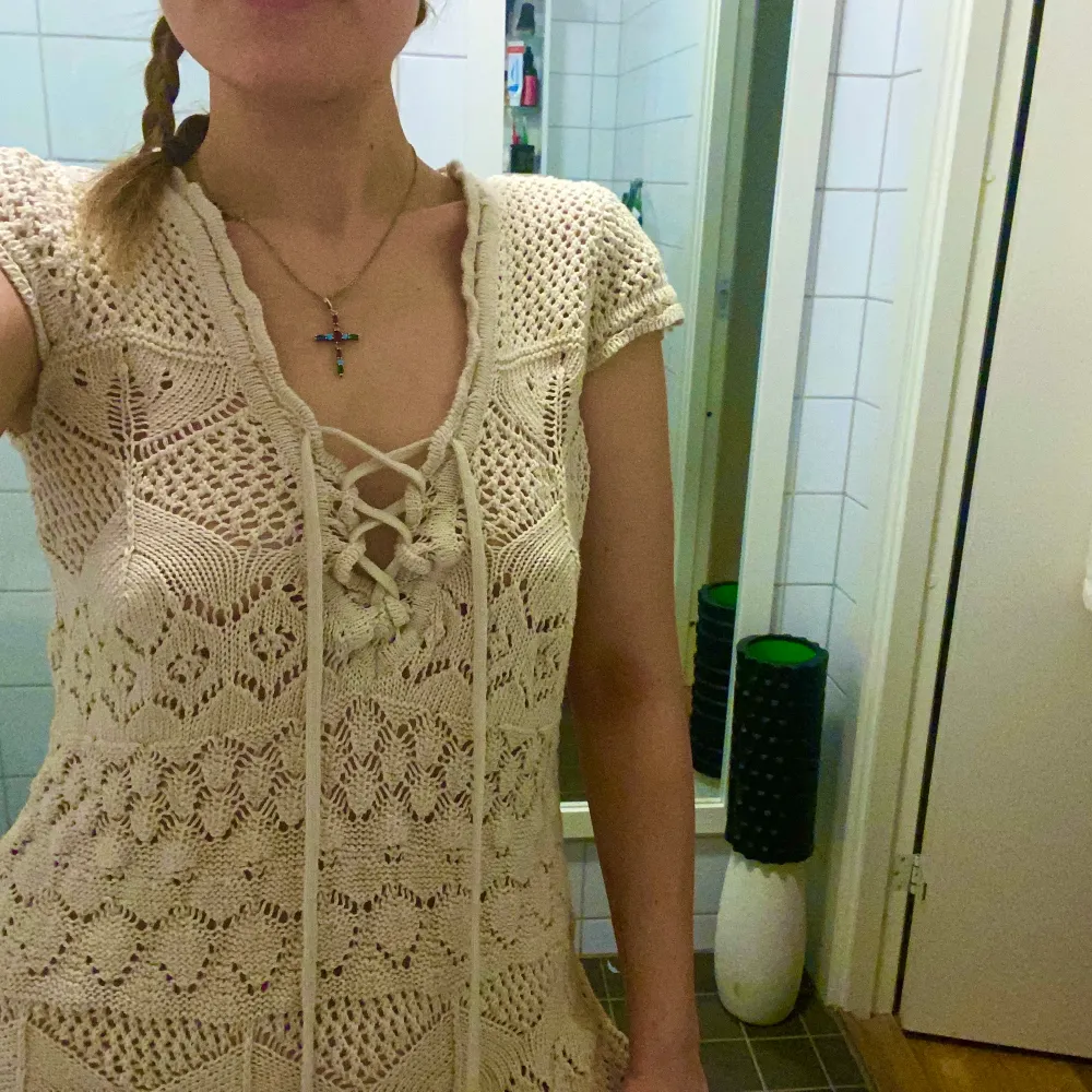Helt ny virkad klänning säljes då jag råkade beställa två! 💕🦋 Storlek S. Klänningar.