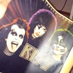 Kiss poster  - Kiss poster gjord av papper 