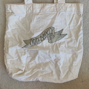 Tygpåse - Tygpåse från oddmolly, ganska tjock o perfekt storlek!  Frakt ingår ej i priset.