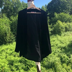 Set i sammet från indiska - Supersnyggt set från indiska i svart sammet. Storlek 42 men skulle passa 40 också!