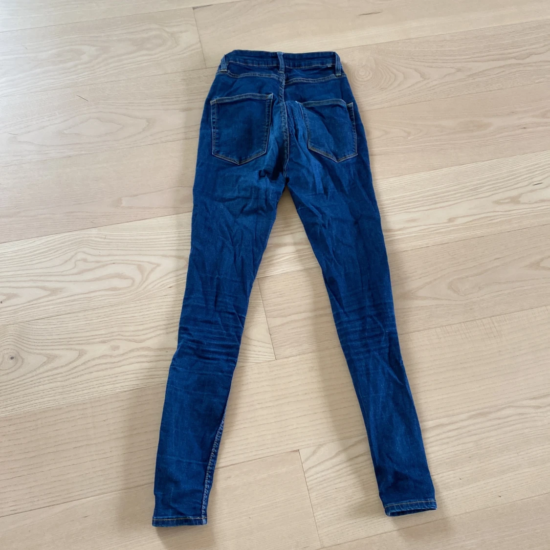 Mörkblå skinnyjeans - 43