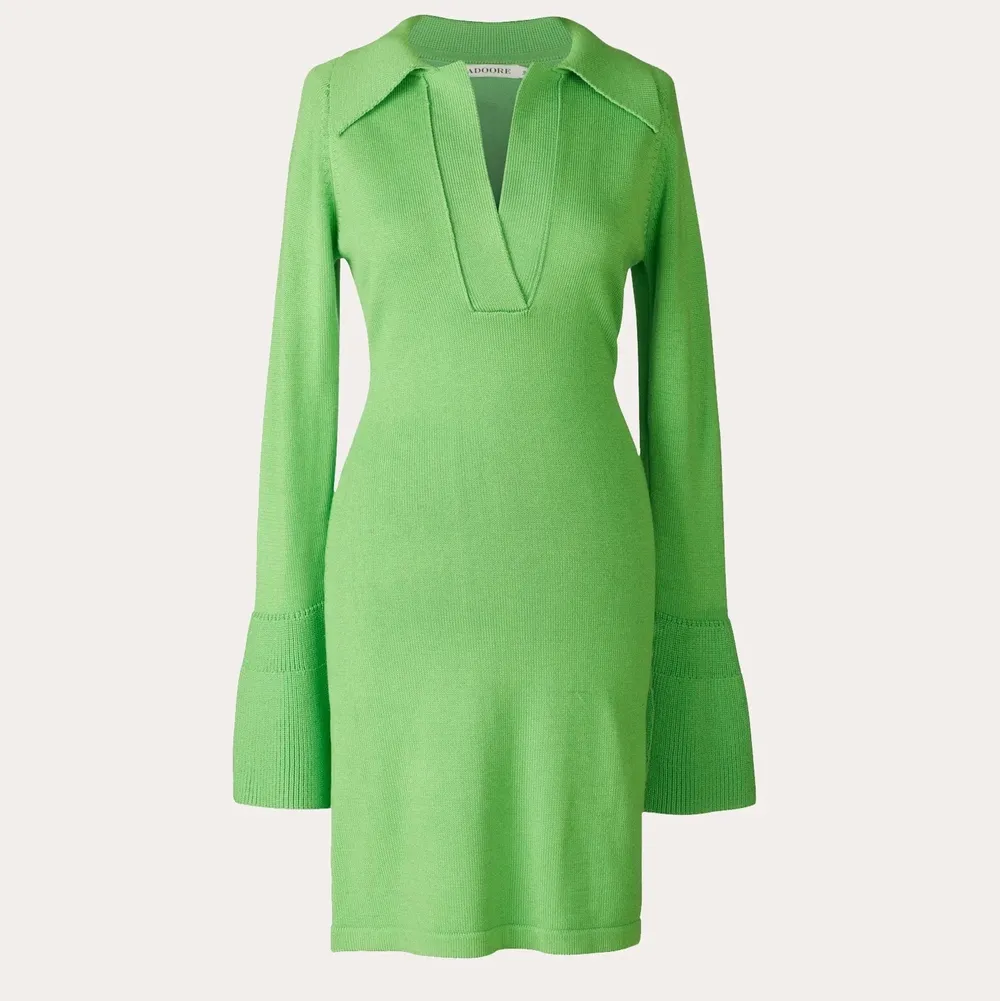 Grön oanvänd Adoore klänning.. Klänningar.