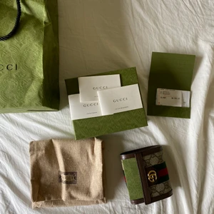 Gucci plånbok  - Helt ny, aldrig använd. Finns kvitto på att den är äkta.