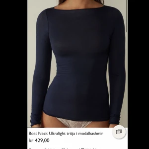 Tröja - Tröja från intimissimi i st s, tänkte kolla om nån är intresserad att köpa den innan jag skickar tillbaka den. Lappen på tröjan finns kvar. Buda🥰