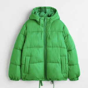 H&m pufferjacka - Säljer min fina gröna puffer jacka då jag har två. Storlek S och är i fint skick. Säljer för 250kr, nypris 500kr