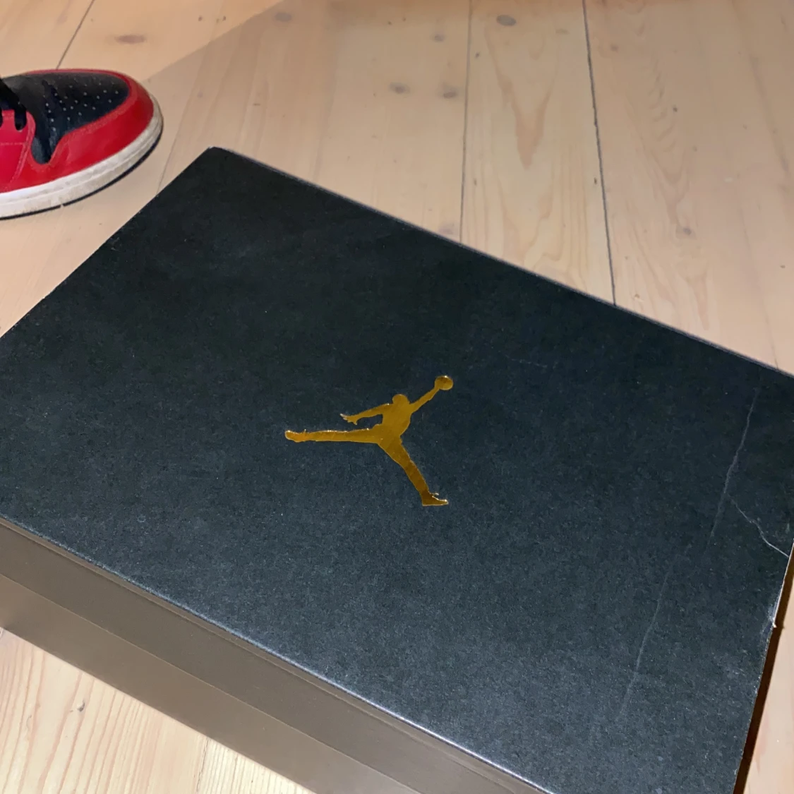 Jordan 1 Low Gym Red storlek 44,5 - 91