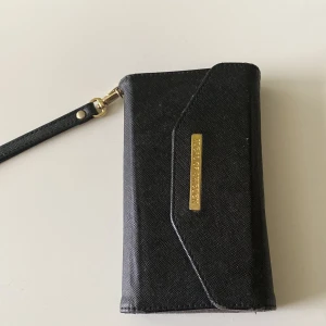 Ideal of Sweden skal - Ideal of Sweden skal som passar iPhone 6, 6s, 7, SE💕 Inga märkbara tecken på användning⚡️