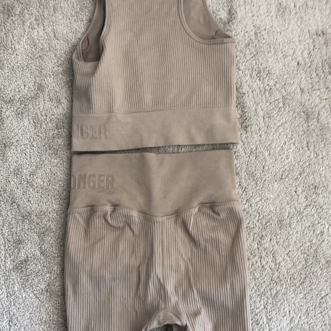 Tränings tights och topp från stronger  - 91