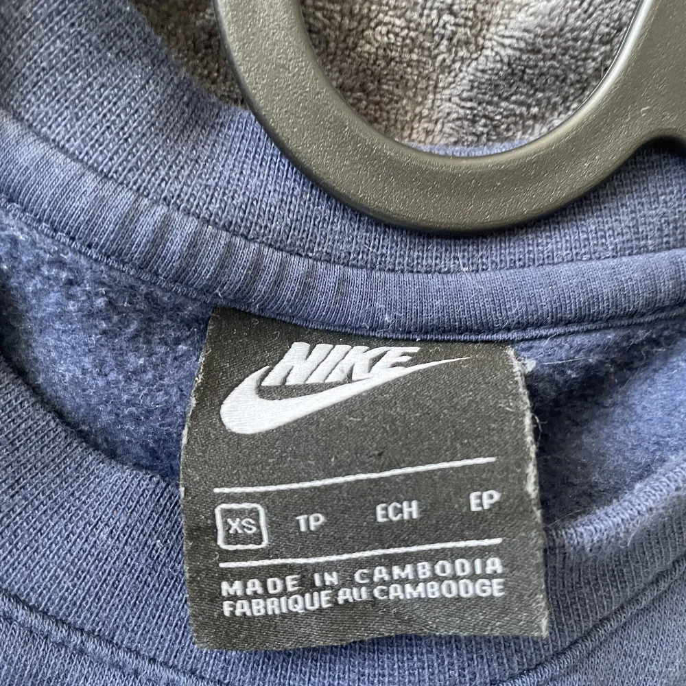 Nike sweatshirt Strl - XS Helt oanvänd Färg - marinblå. Hoodies.