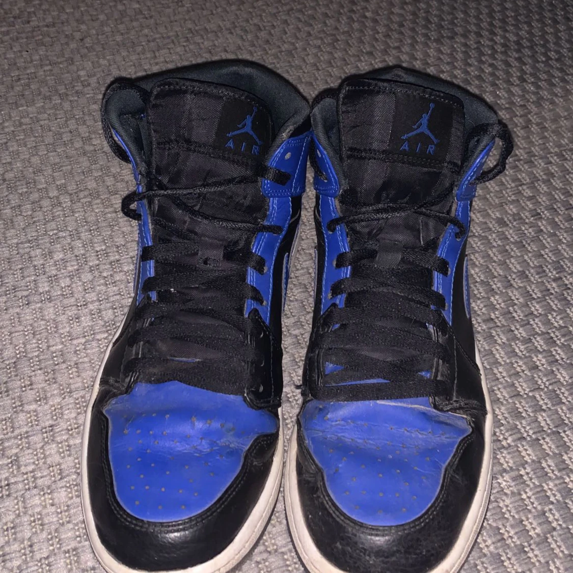 Jordans 1 mid hyper royal  - 90