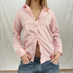 Rosa skjorta - Fin rosa skjorta, lite glansigt material! Stl s