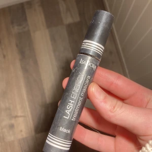 mascara med serum i - Lash energy treatment mascara med lash serum i från isadora 